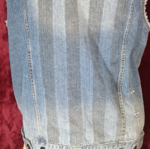 Distressed blur jean vest - Picture 4 of 6